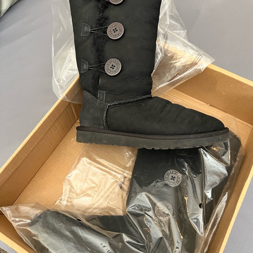 Ugg Bailey Button - image 1